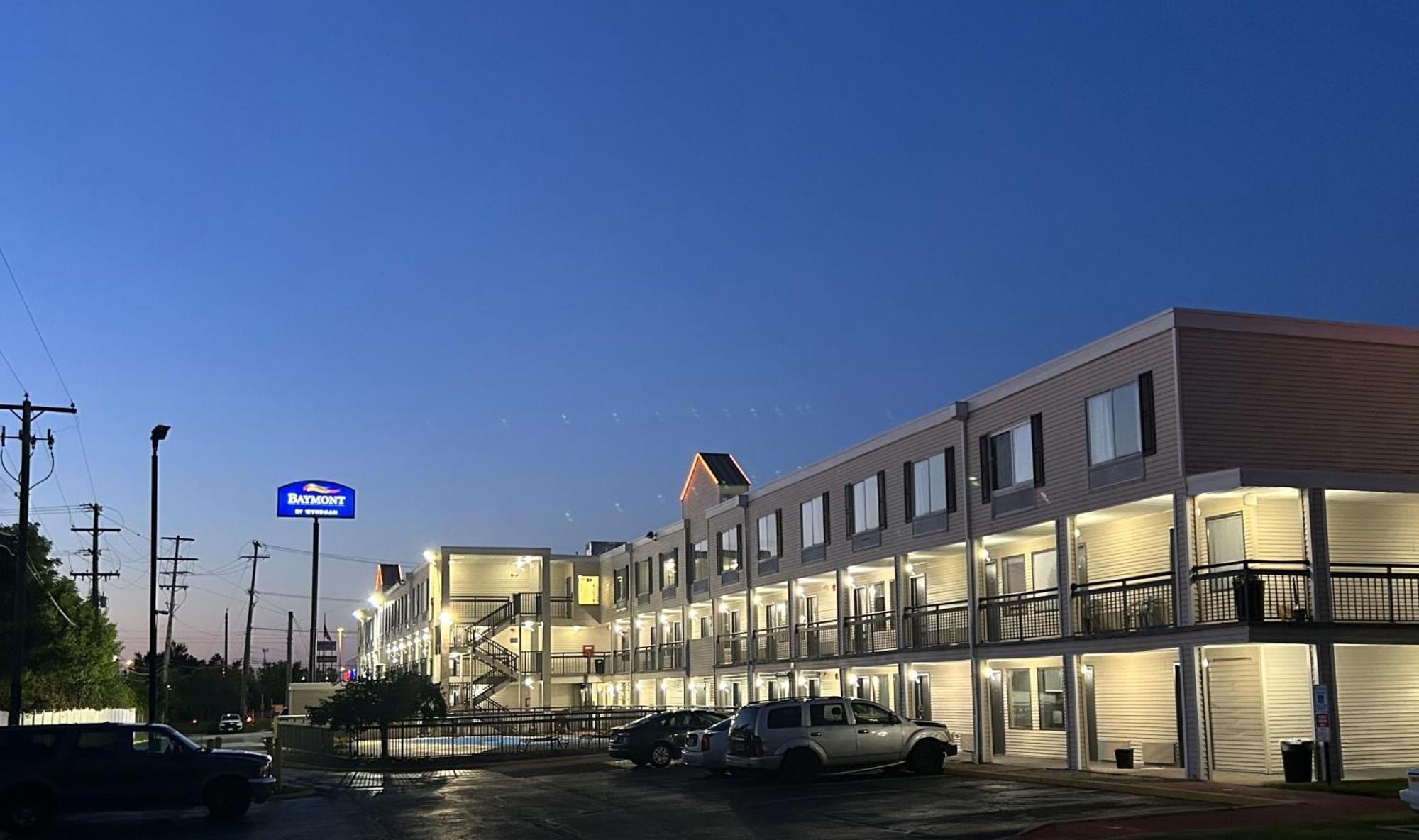 Baymont Inn And Suites By Wyndham Columbus / Near Osu Exterior foto